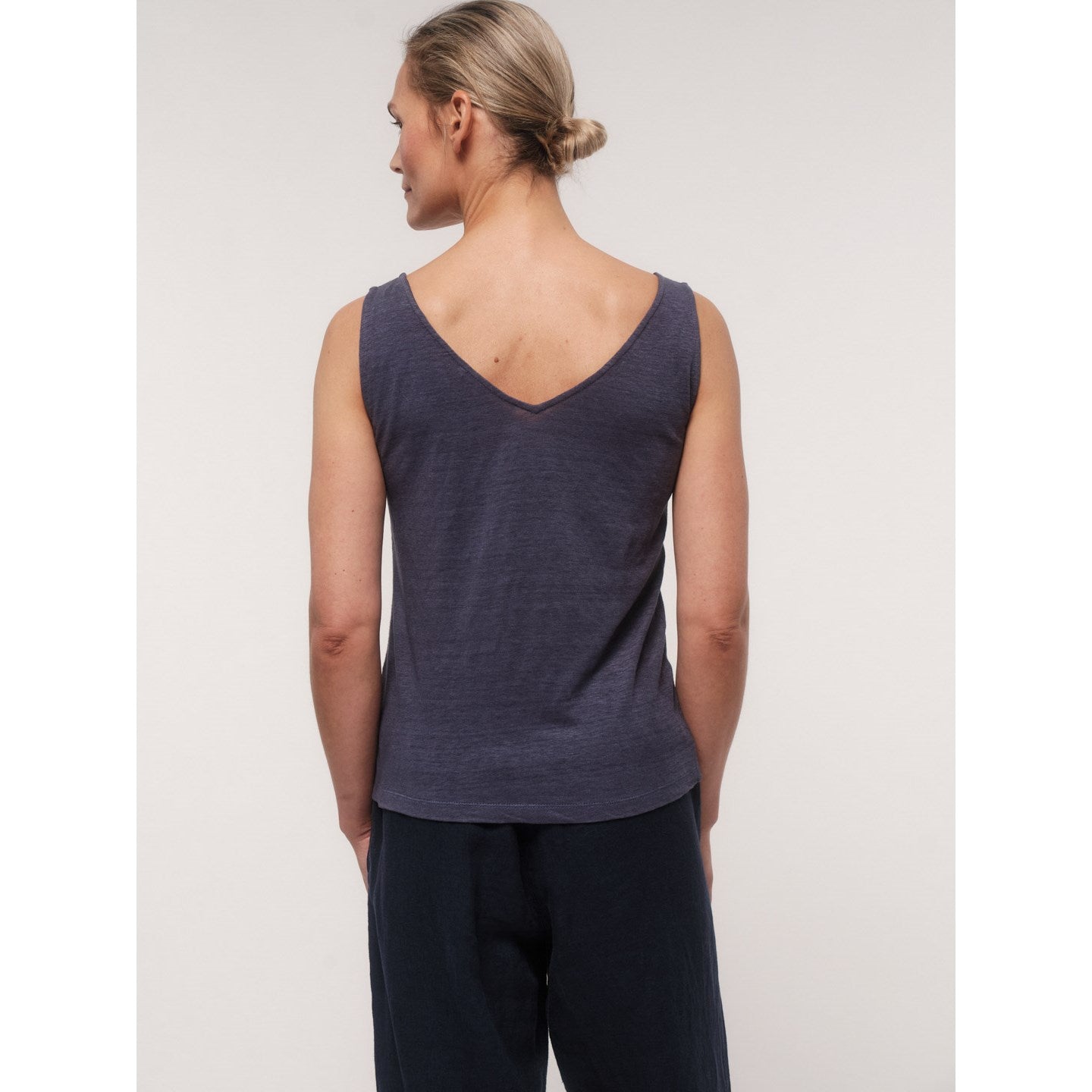 Tanktop mit V-Ausschnitt aus Bio-Leinen