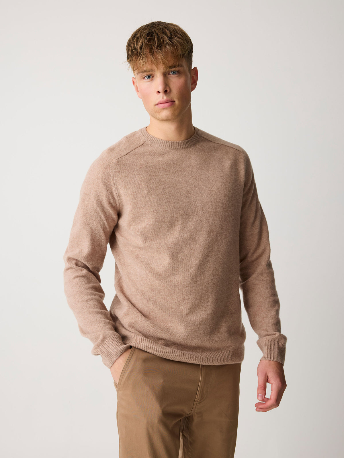 Strickpullover mit Rundhalsausschnitt aus Lammwolle