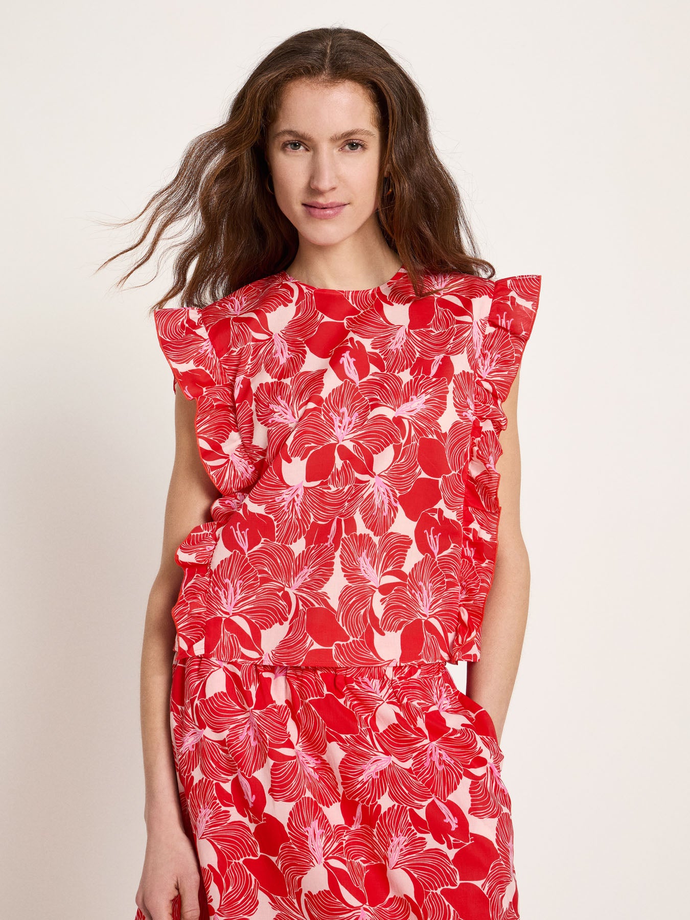 Blusenshirt mit Printmuster und Volant aus Bio-Baumwolle