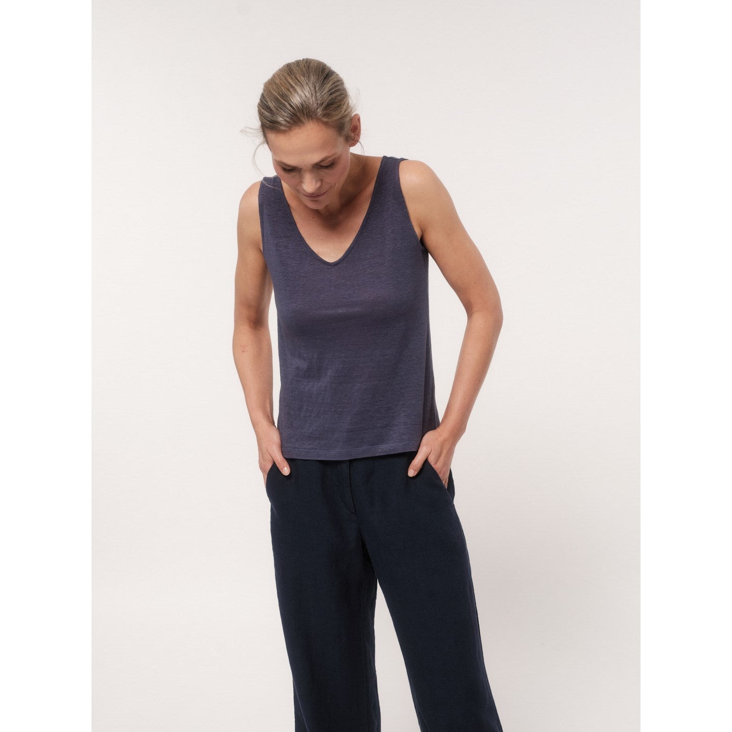 Tanktop mit V-Ausschnitt aus Bio-Leinen