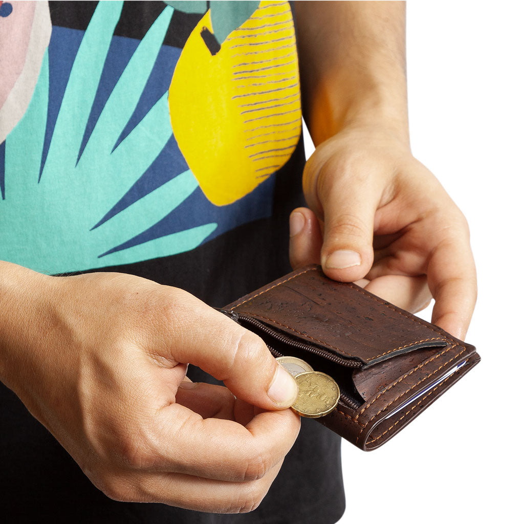 Schlanke Geldbörse mit Münzfach aus Kork